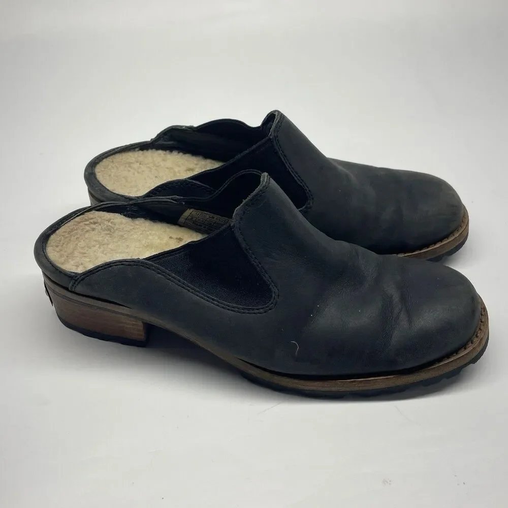 UGG Australia Womens 8.5 Leather Black Mules Clogs Sheepskin Lined Slip-on Shoes